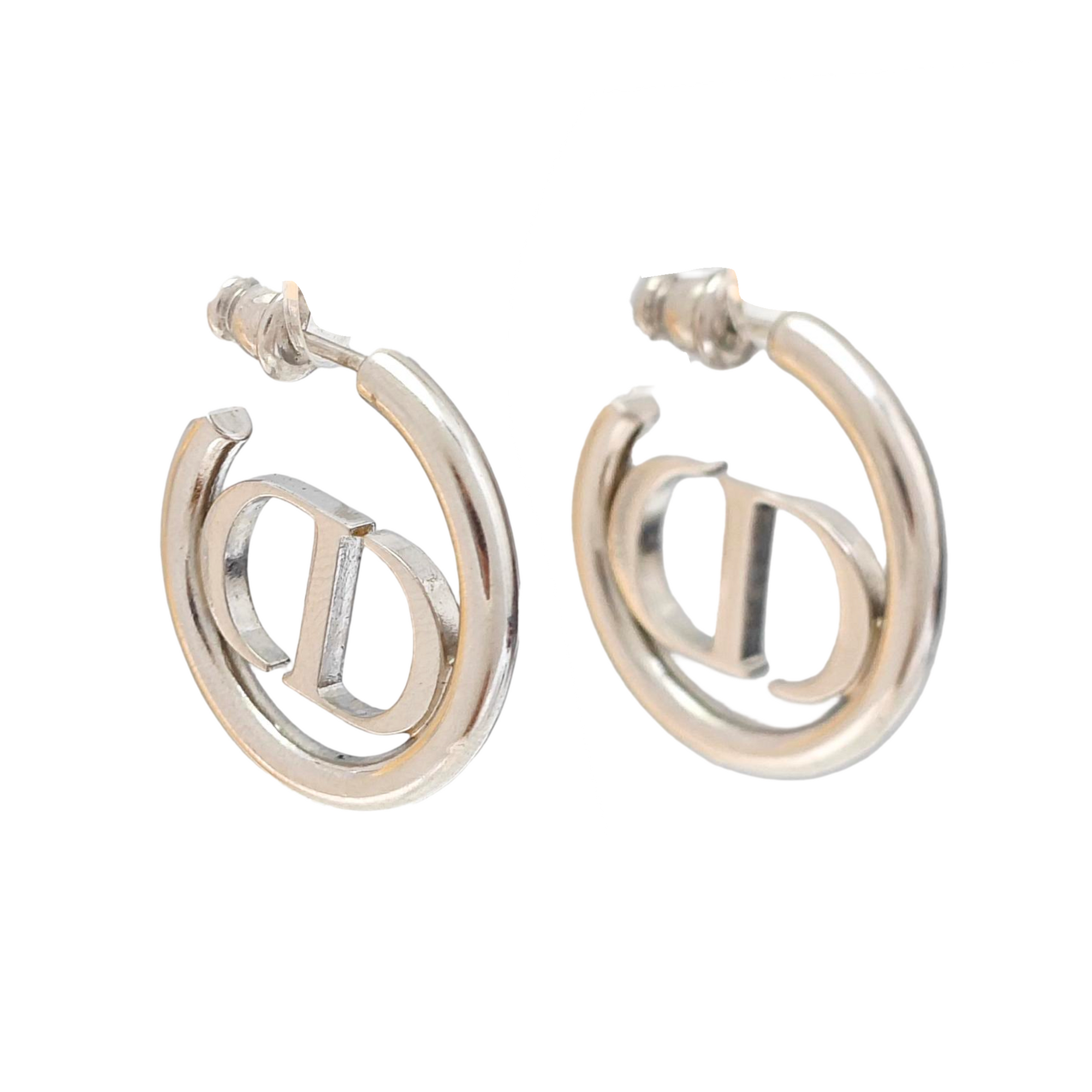 30 Montaigne Metal Silver Stud Earrings