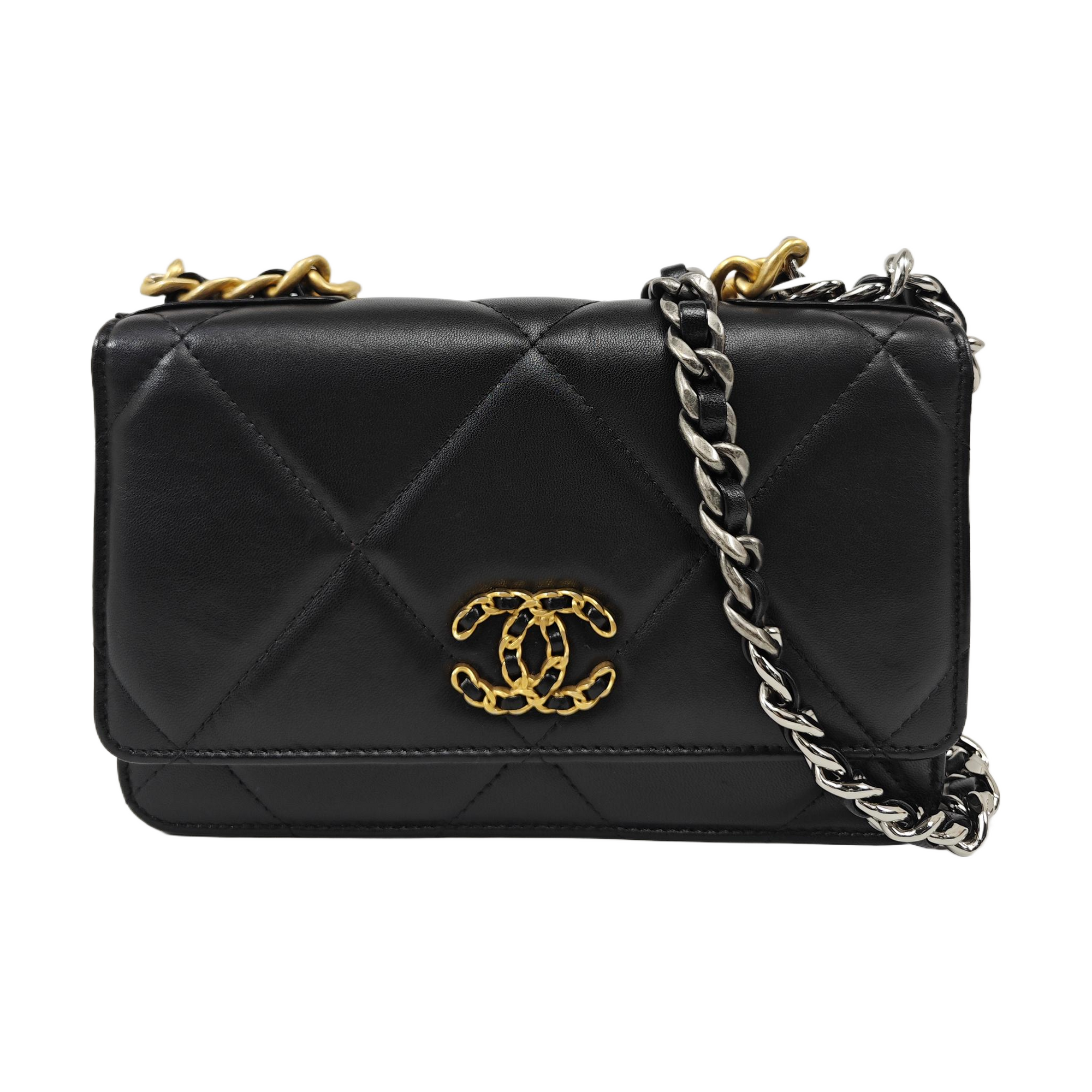 CHANEL 19 WOC Quilted Lambskin Black