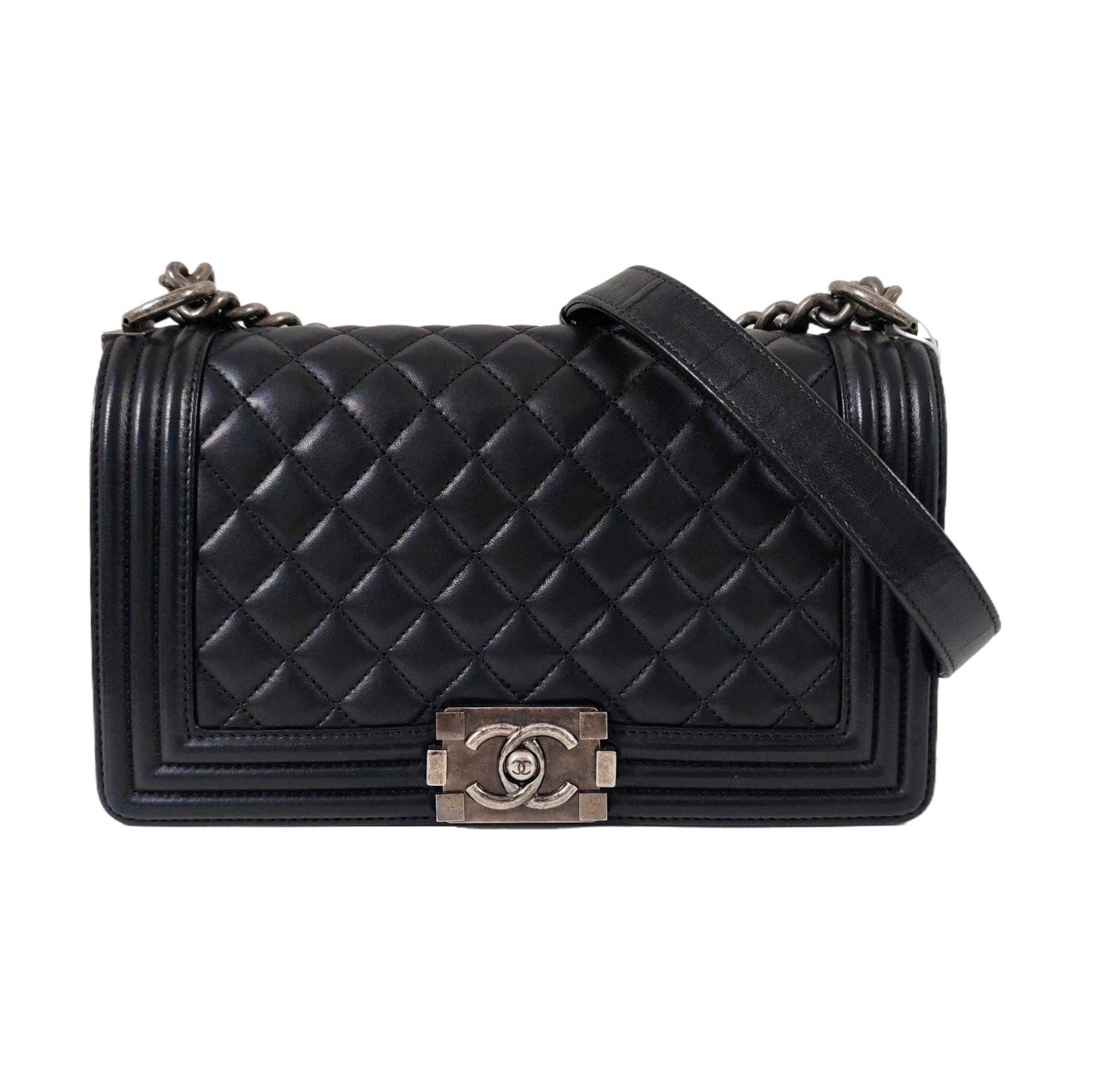 Authenticated pre-owned  BOY CHANEL Medium Quilted Lambskin Black - Shoulder Bag at Looply