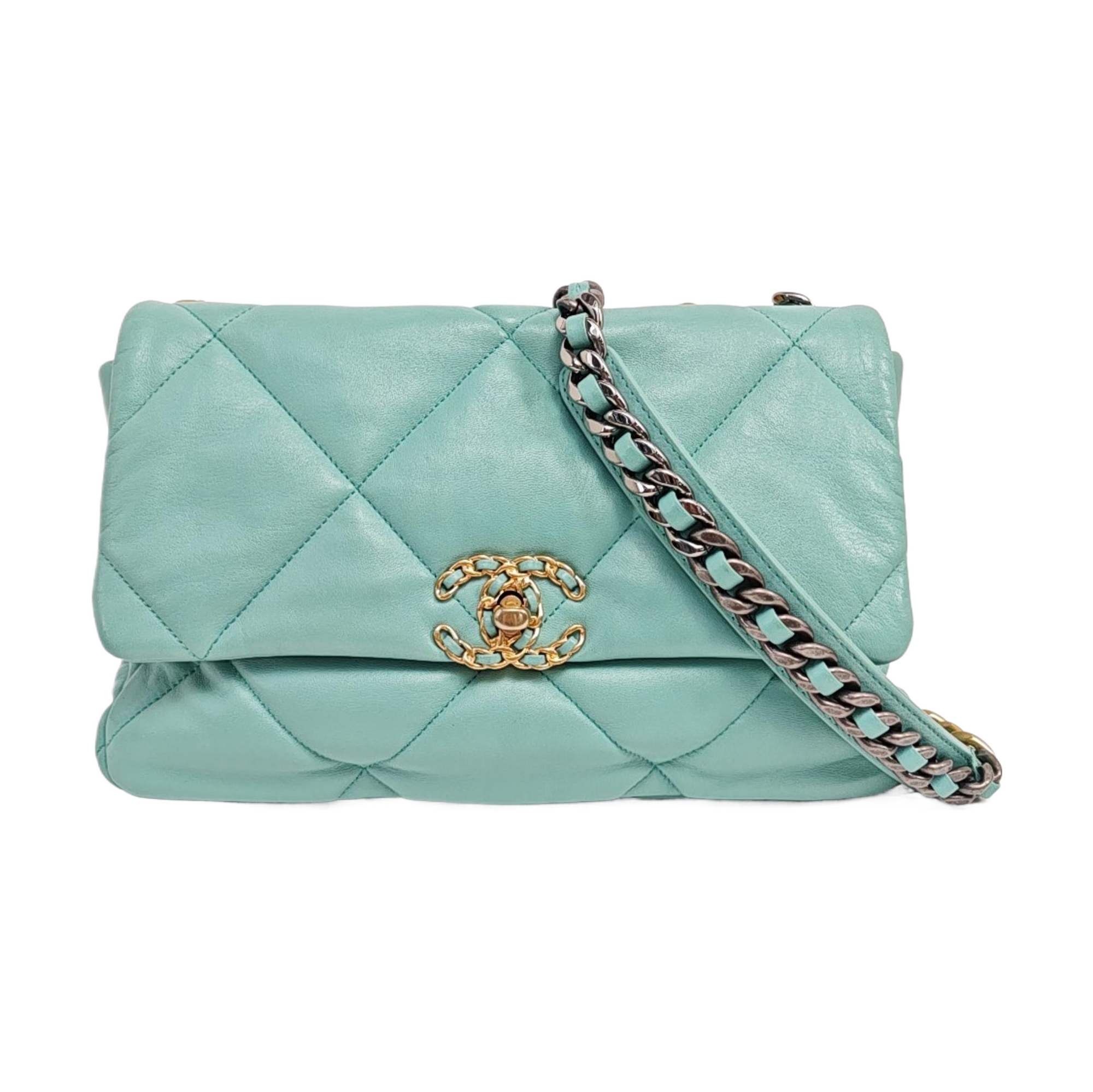 CHANEL 19 Large Quilted Lambskin Green
