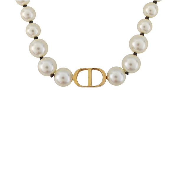 Faux Pearl White Necklace