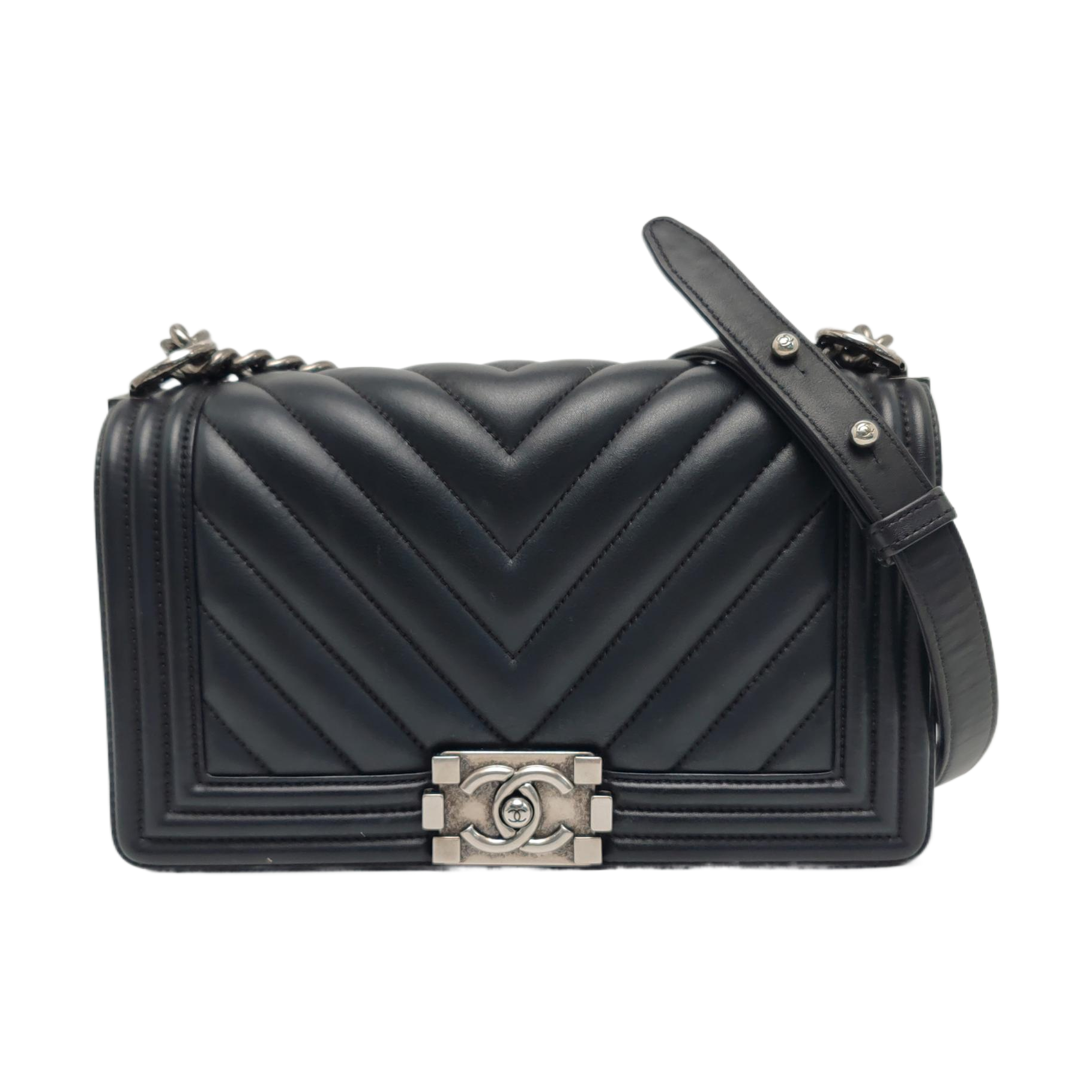 Authenticated pre-owned  BOY CHANEL Medium Chevron Calfskin Black - Shoulder Bag at Looply