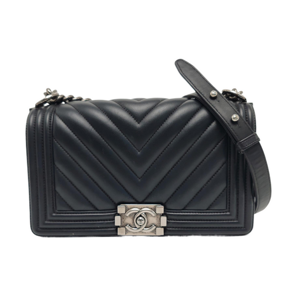 Authenticated pre-owned  BOY CHANEL Medium Chevron Calfskin Black - Shoulder Bag at Looply