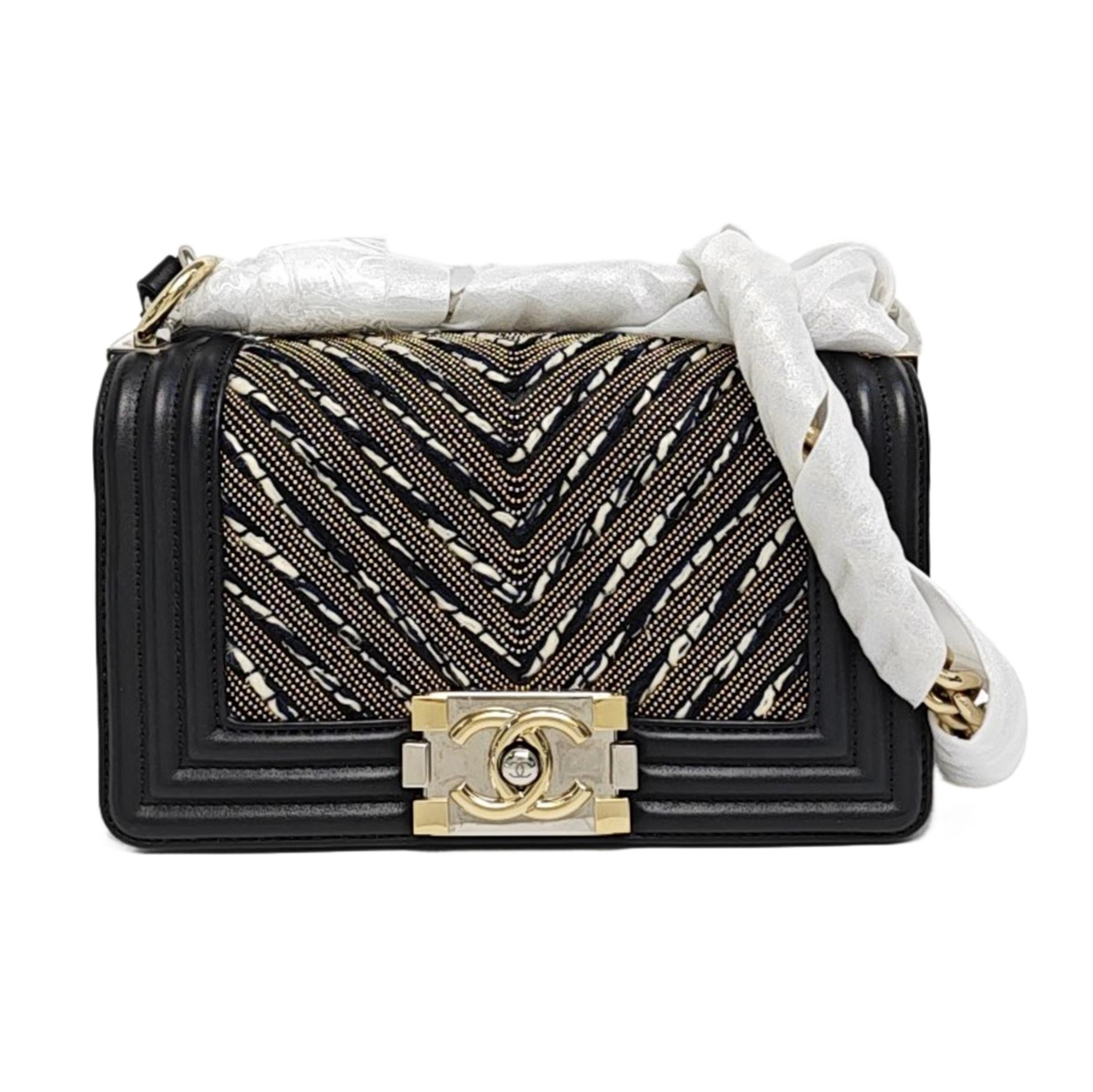 BOY CHANEL Small Chevron Calfskin Black