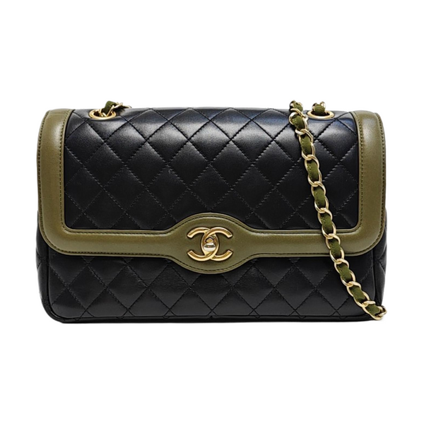 Authenticated pre-owned  CLASSIC FLAP Quilted Lambskin Black - Shoulder Bag at Looply