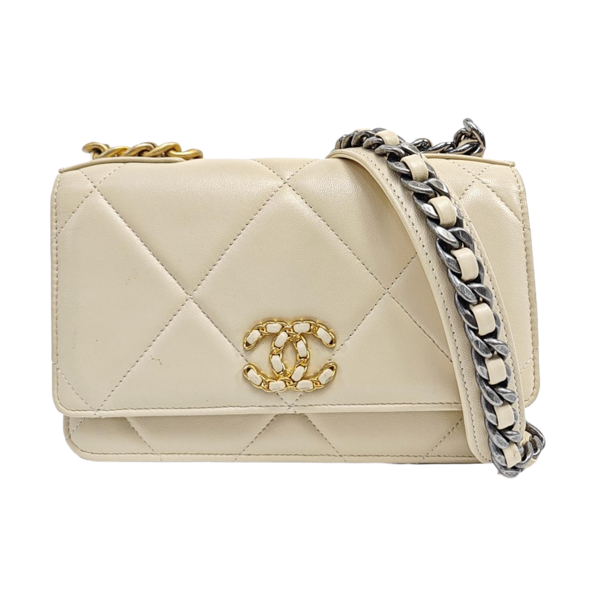 CHANEL 19 WOC Quilted Lambskin Beige