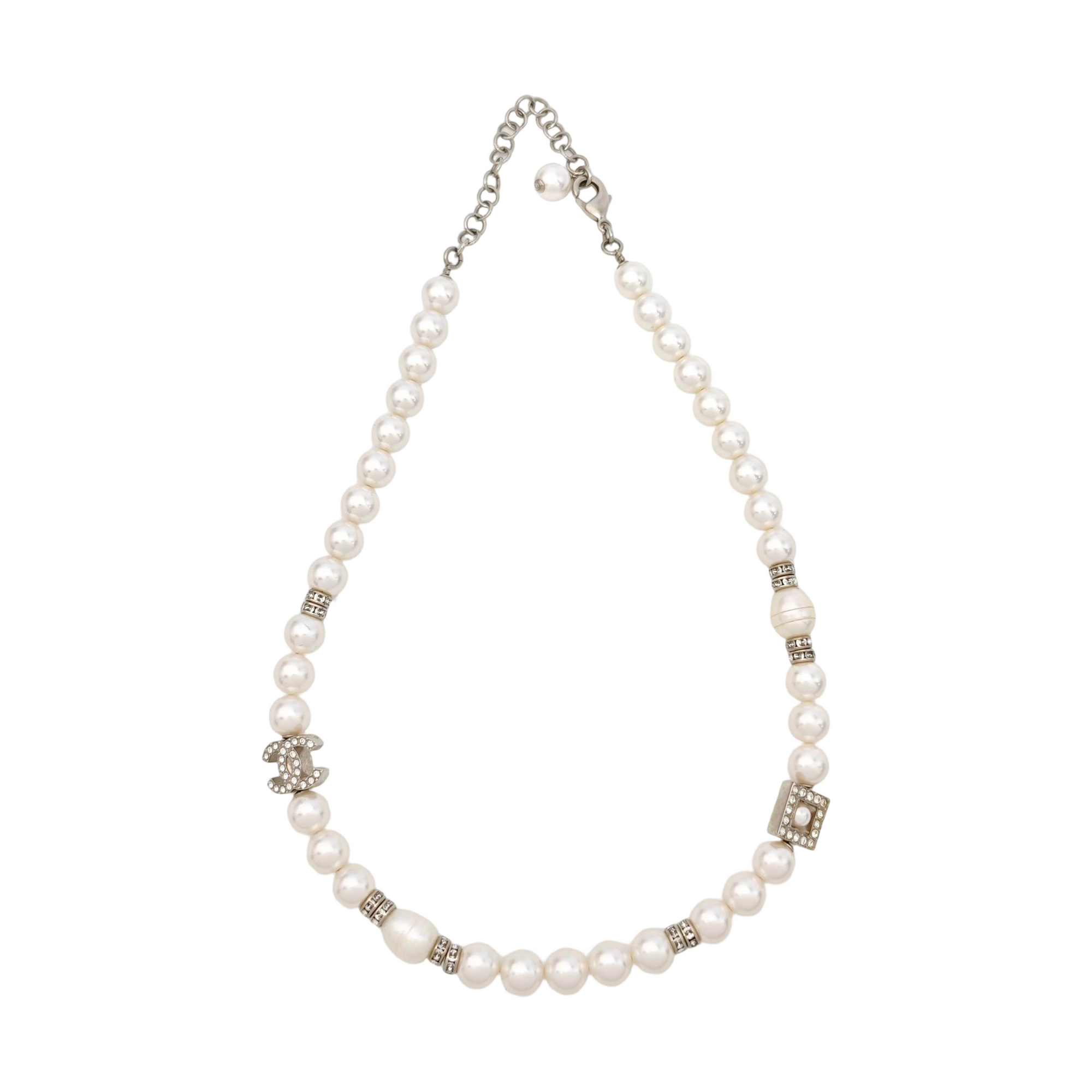 Faux Pearl White Necklace