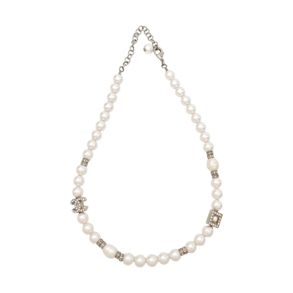 Faux Pearl White Necklace