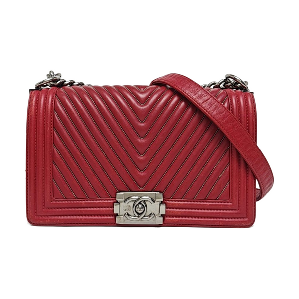 BOY CHANEL Medium Chevron Calfskin Red
