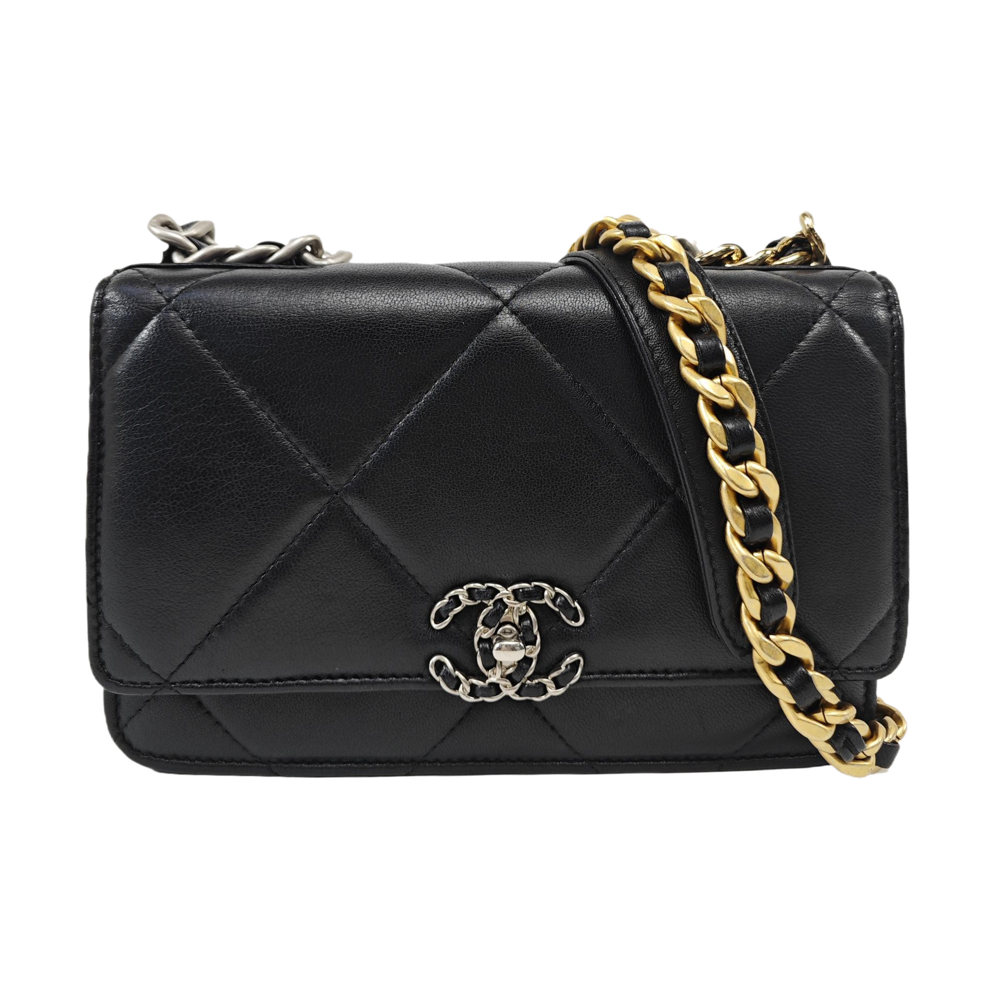 CHANEL 19 Quilted Lambskin Black