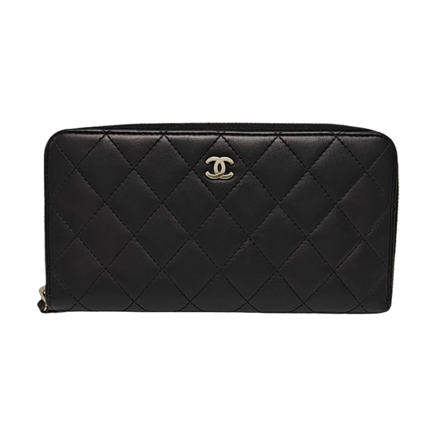 Monedero negro CLASSIC FLAP pequeño de piel de cordero acolchada