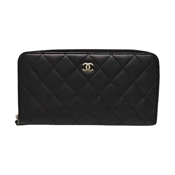 Monedero negro CLASSIC FLAP pequeño de piel de cordero acolchada