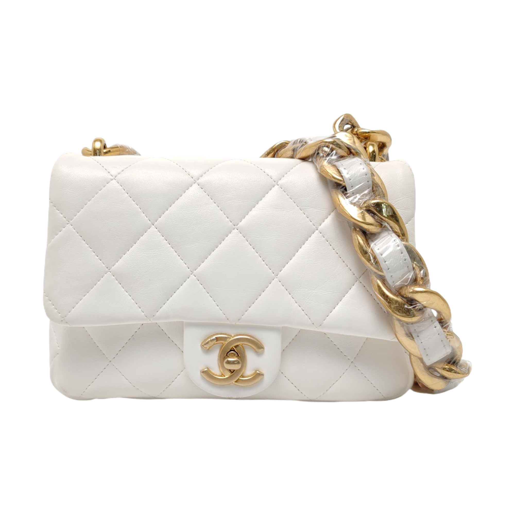 Authenticated pre-owned  CLASSIC FLAP Quilted Lambskin White - Shoulder Bag at Looply