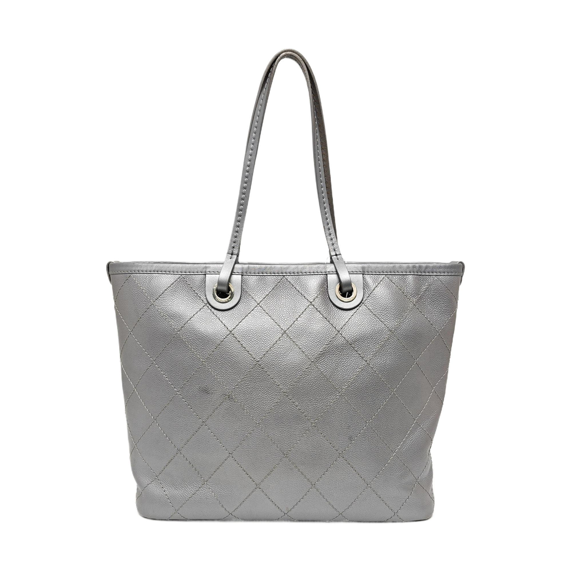 SHOPPING FEVER TOTE Quilted Grained Calfskin Silver
