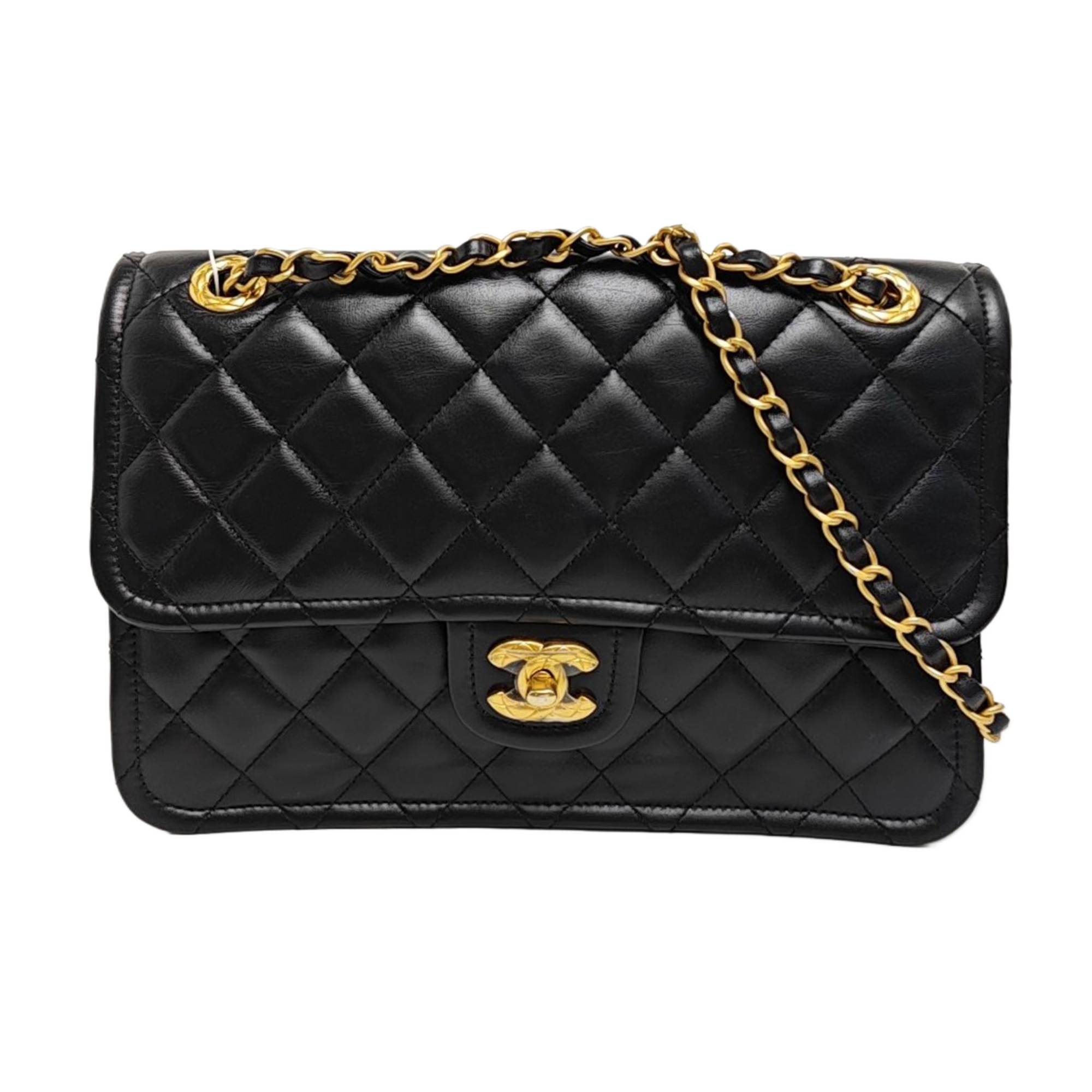 CLASSIC FLAP Medium Quilted Calfskin Black