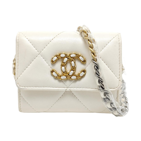 Authenticated pre-owned  CHANEL 19 Quilted Lambskin White - Shoulder Bag at Looply
