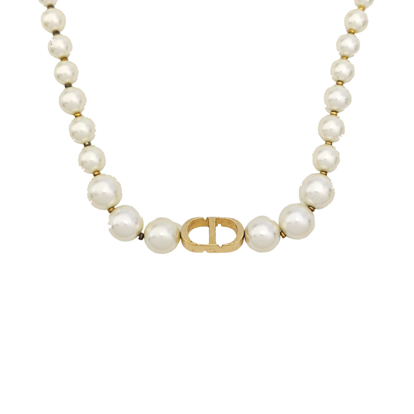 30 Montaigne Metal White Necklace