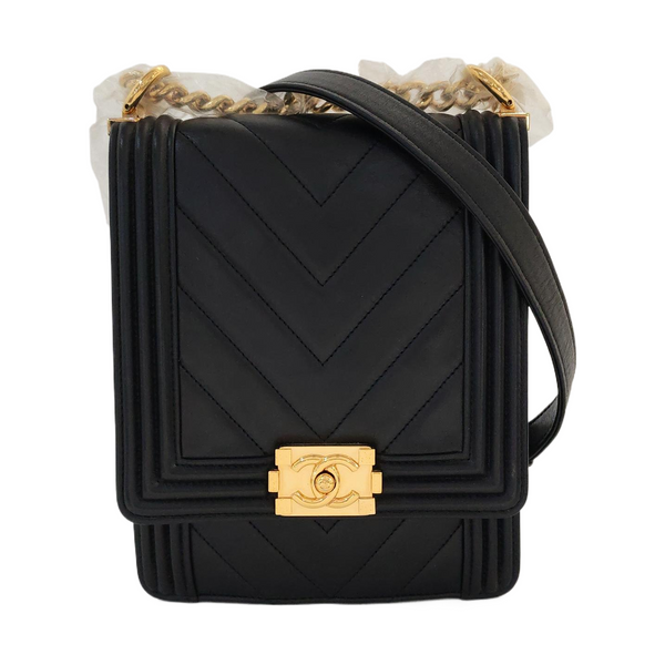 Authenticated pre-owned  BOY CHANEL Chevron Calfskin Black - Crossbody Bag at Looply