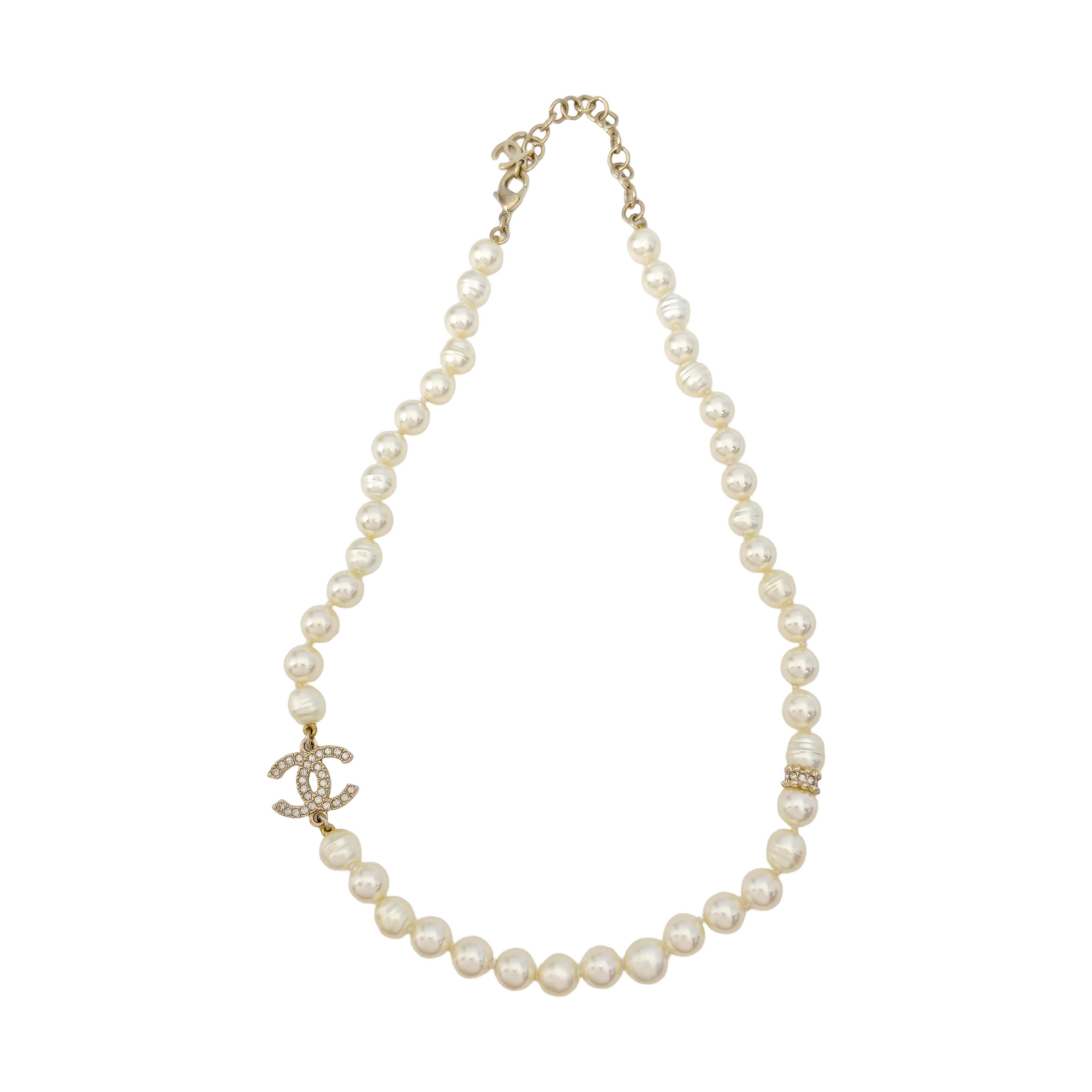 Faux Pearl White Necklace