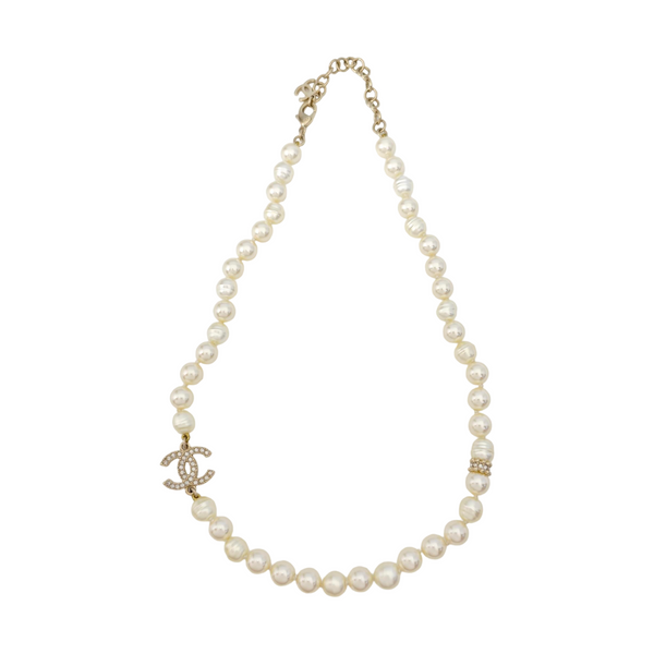 Faux Pearl White Necklace