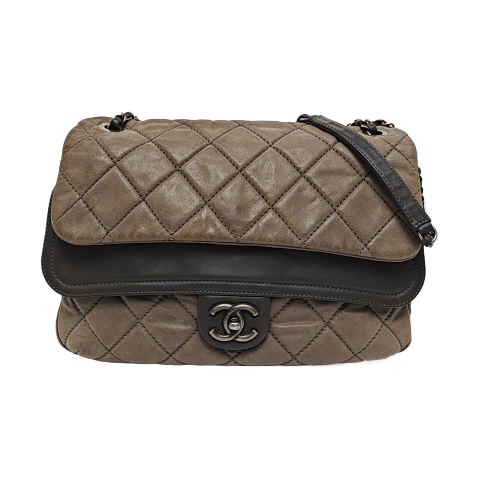 Bolso de Hombro Acolchado de Piel de Becerro Gris