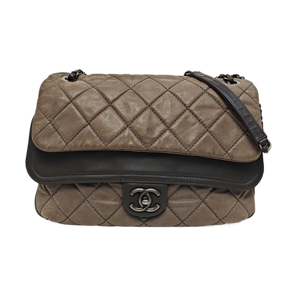 Bolso de Hombro Acolchado de Piel de Becerro Gris