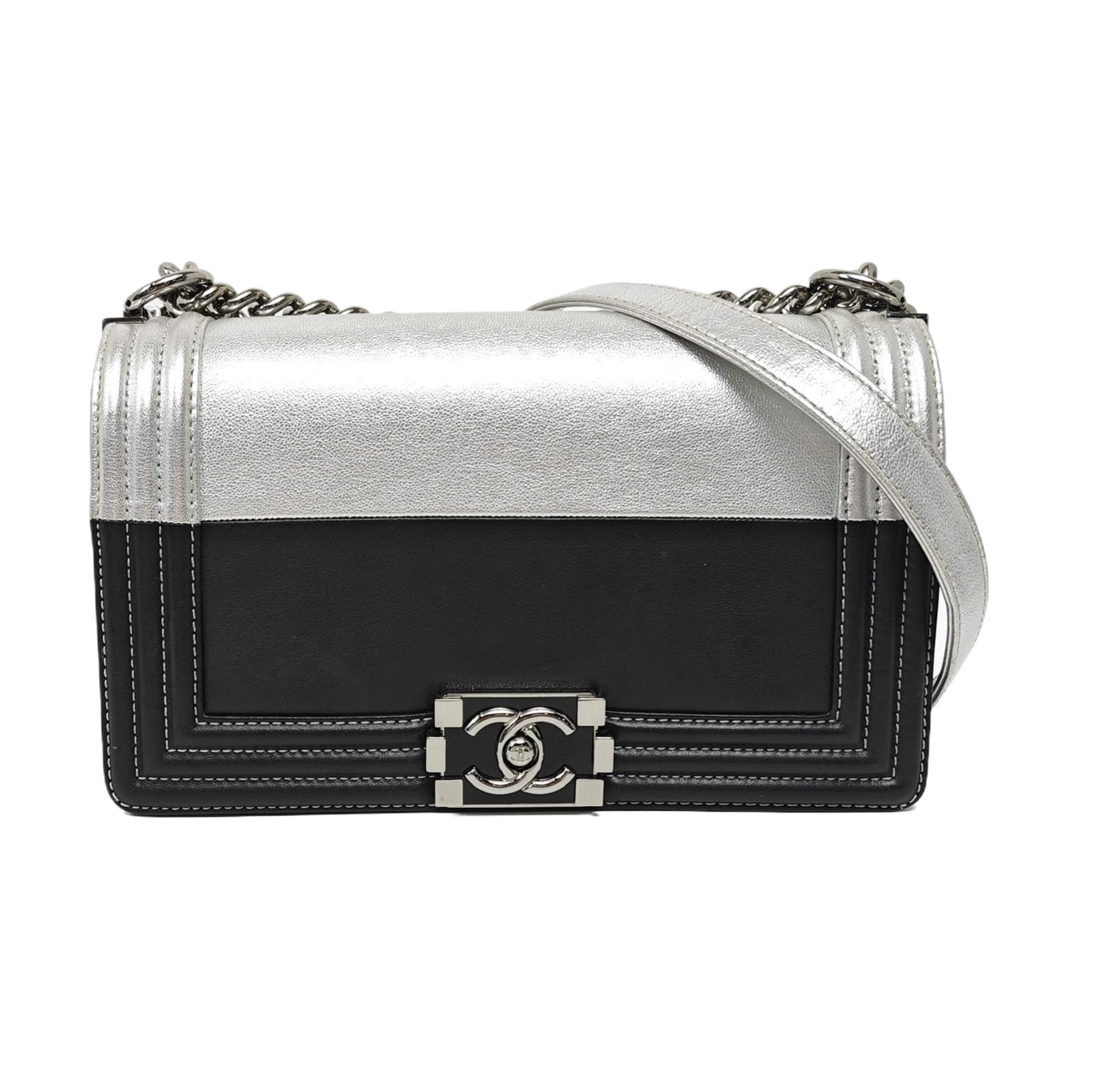 Authenticated pre-owned  BOY CHANEL Medium Calfskin Black - Shoulder Bag at Looply
