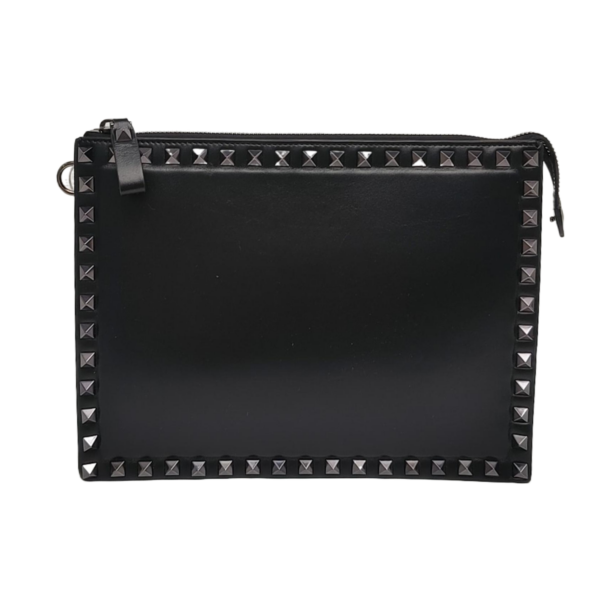 Authenticated pre-owned  Rockstud Calfskin Black - Clutch at Looply
