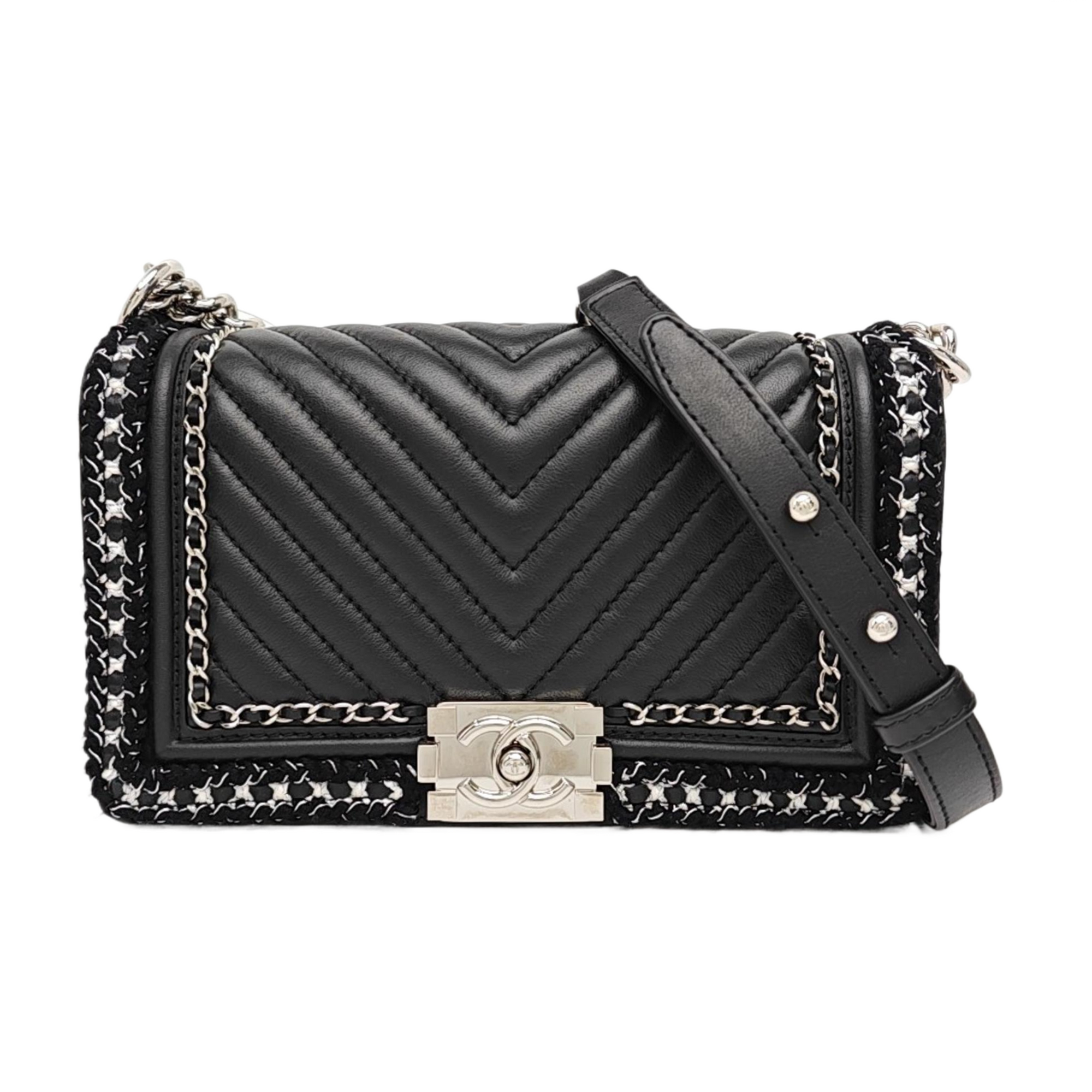 BOY CHANEL Medium Chevron Calfskin Black