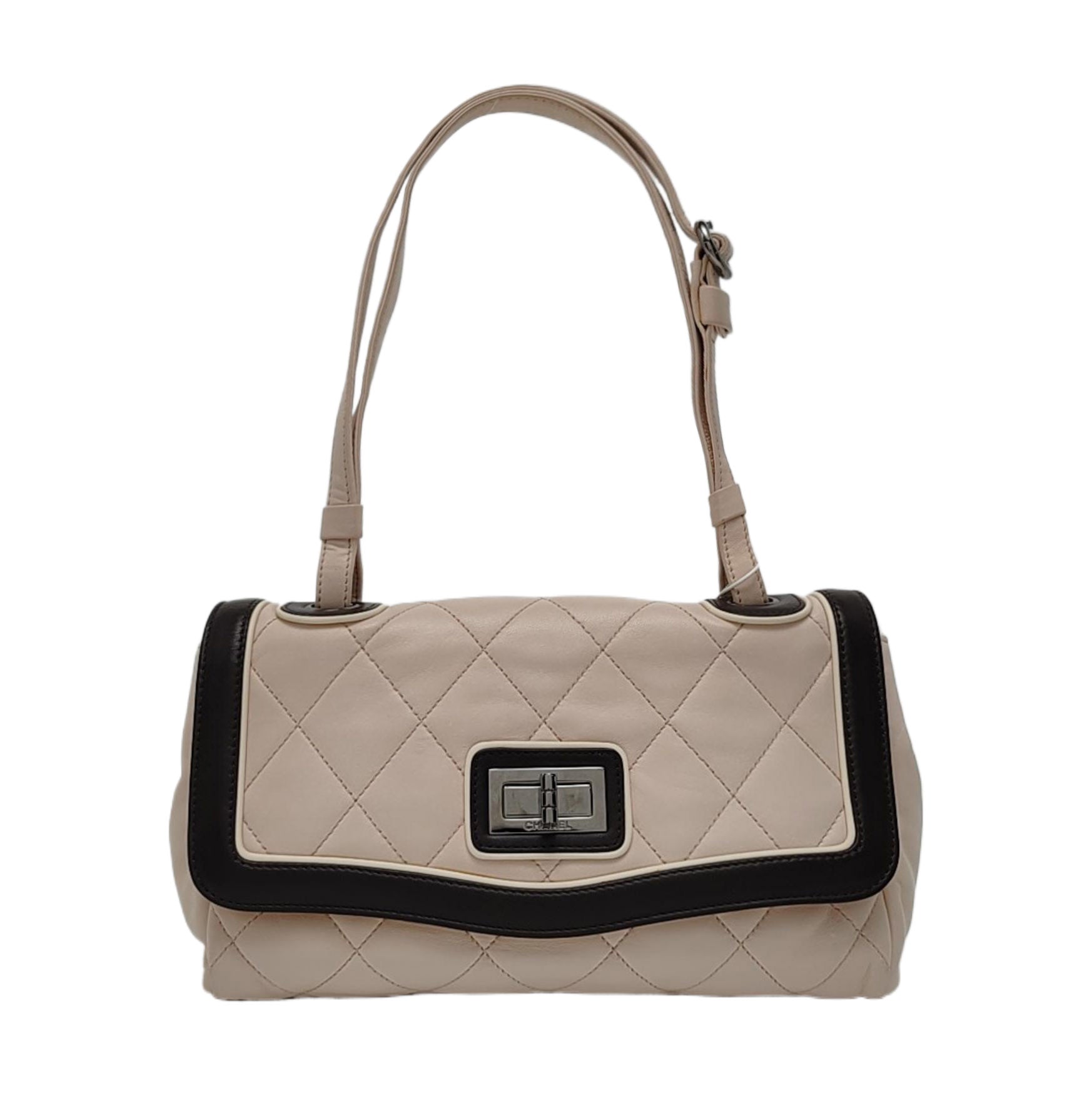 Authenticated pre-owned  2.55 Quilted Lambskin Beige - Shoulder Bag at Looply