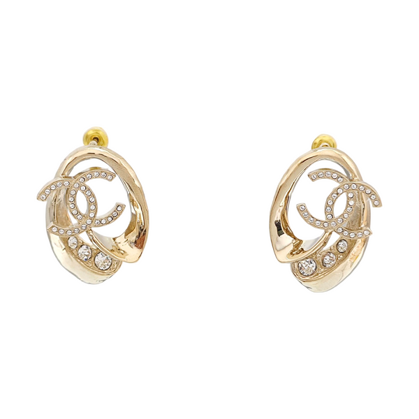 Aretes de oro metálicos