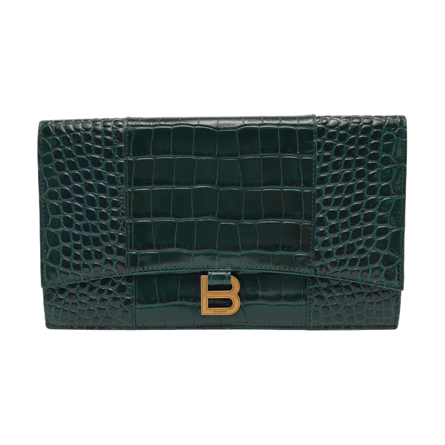 Authenticated pre-owned  Hourglass Calfskin Green - Clutch at Looply