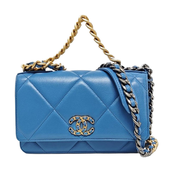 Chanel 19 WOC Piel de Cordero Acolchada Azul