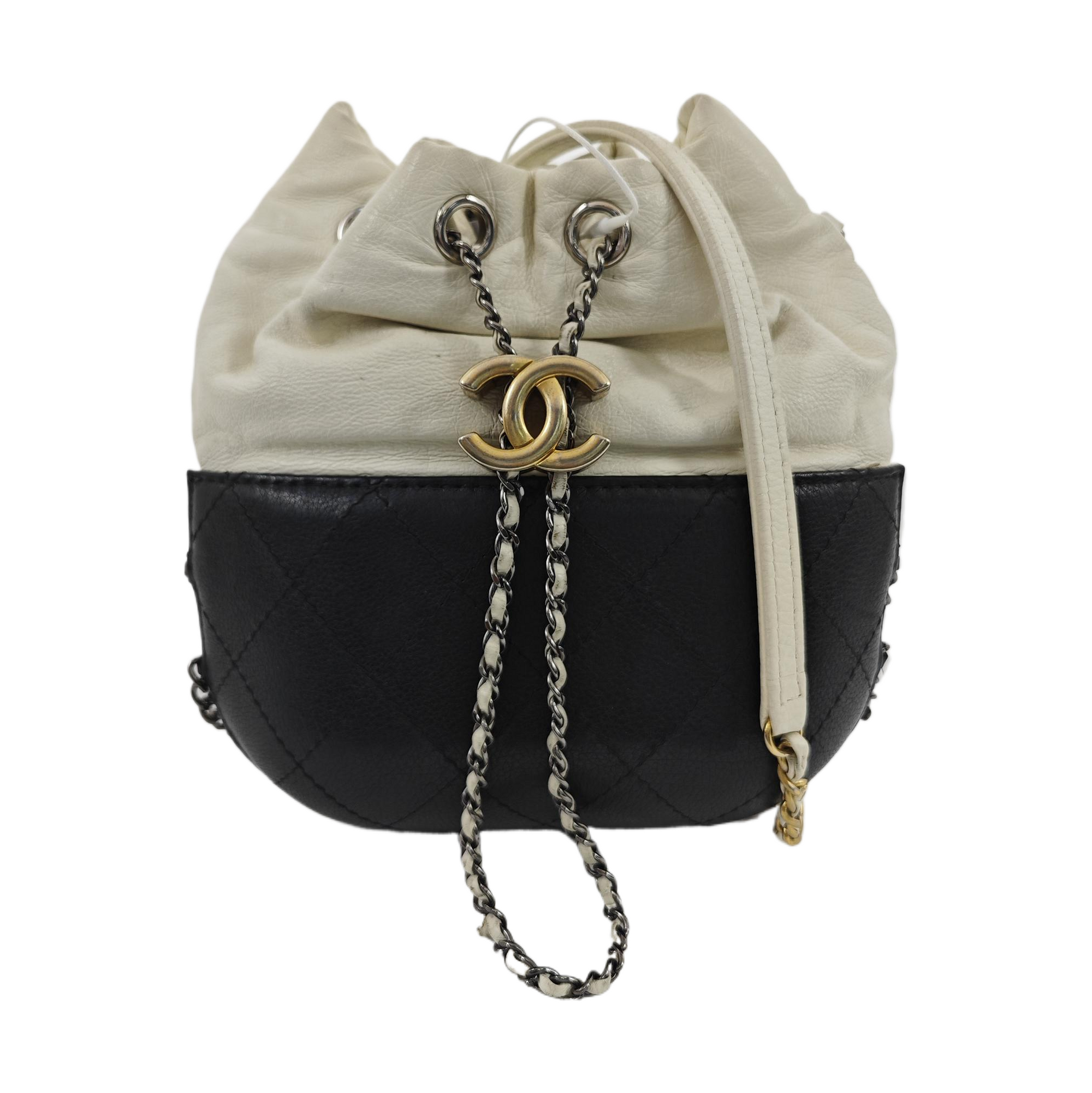 DRAWSTRING Medium Quilted Calfskin White