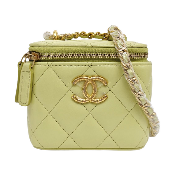 VANITY CASE Small Quilted Lambskin Green