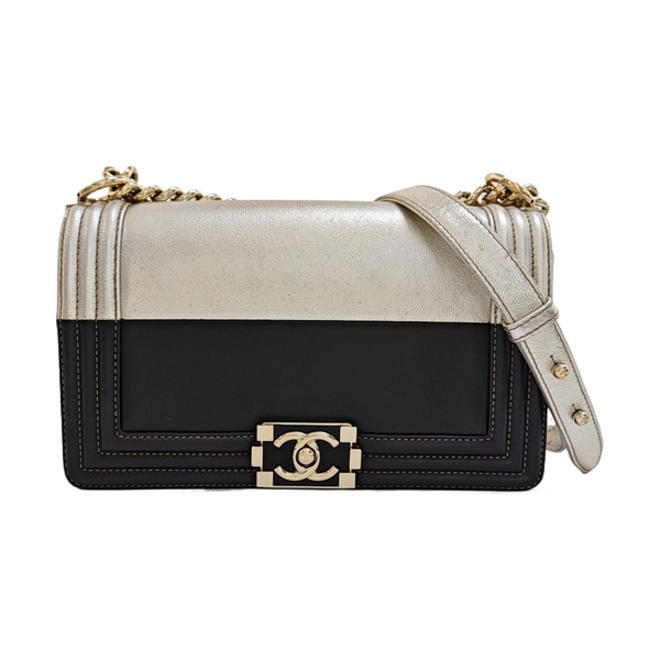 Authenticated pre-owned  BOY CHANEL Medium Calfskin Black - Crossbody Bag at Looply
