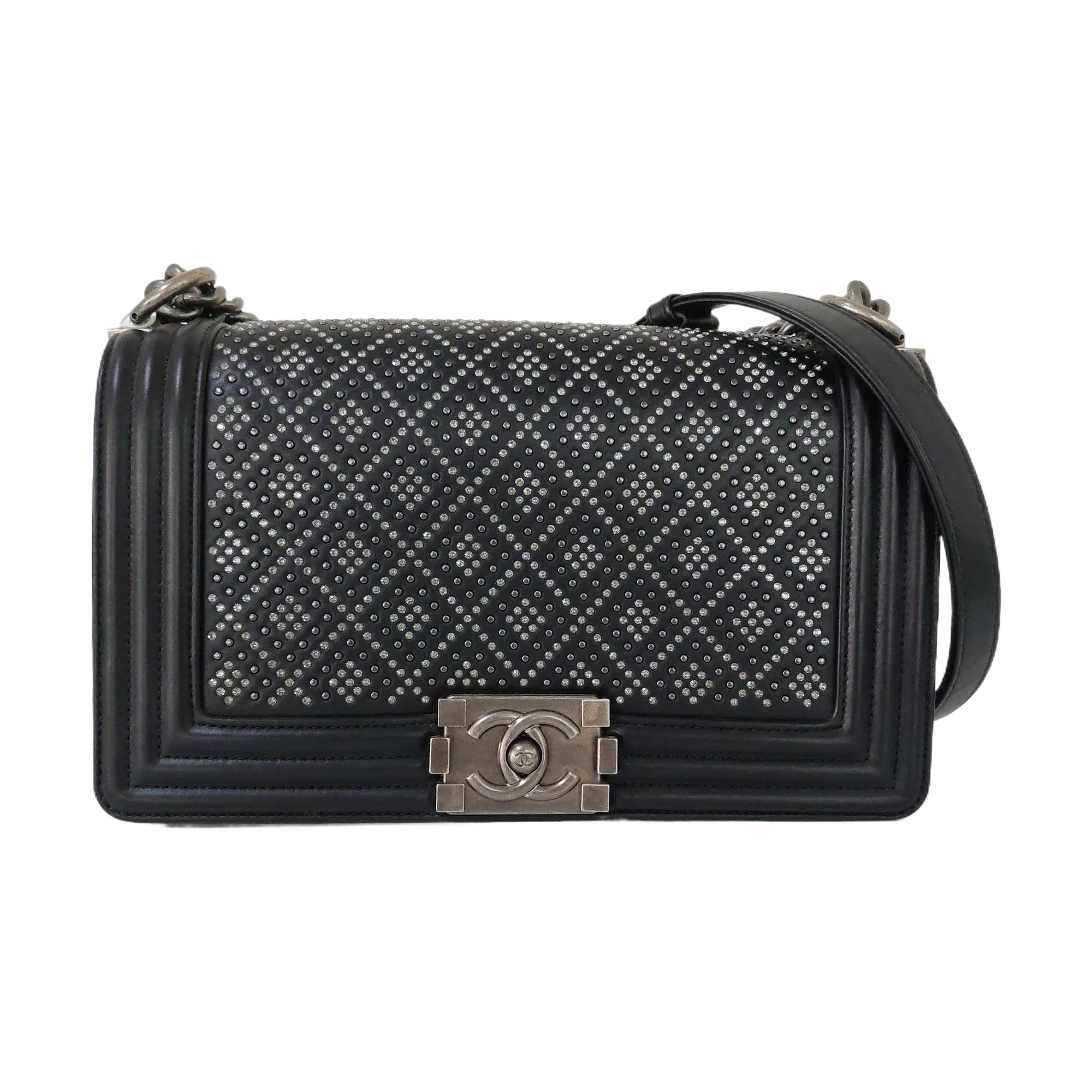 Authenticated pre-owned  BOY CHANEL Medium Lambskin Black - Shoulder Bag at Looply