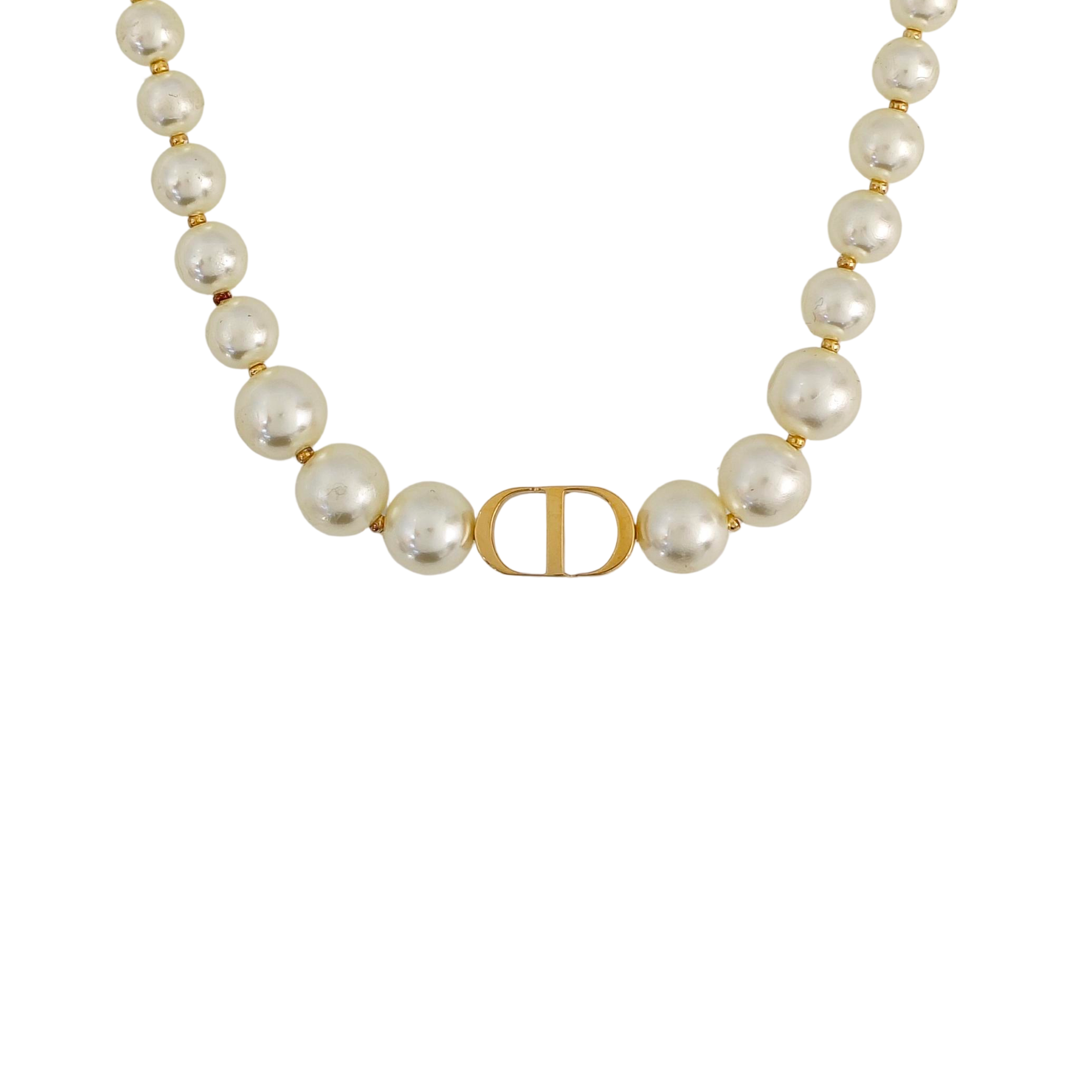 30 Montaigne Metal White Necklace