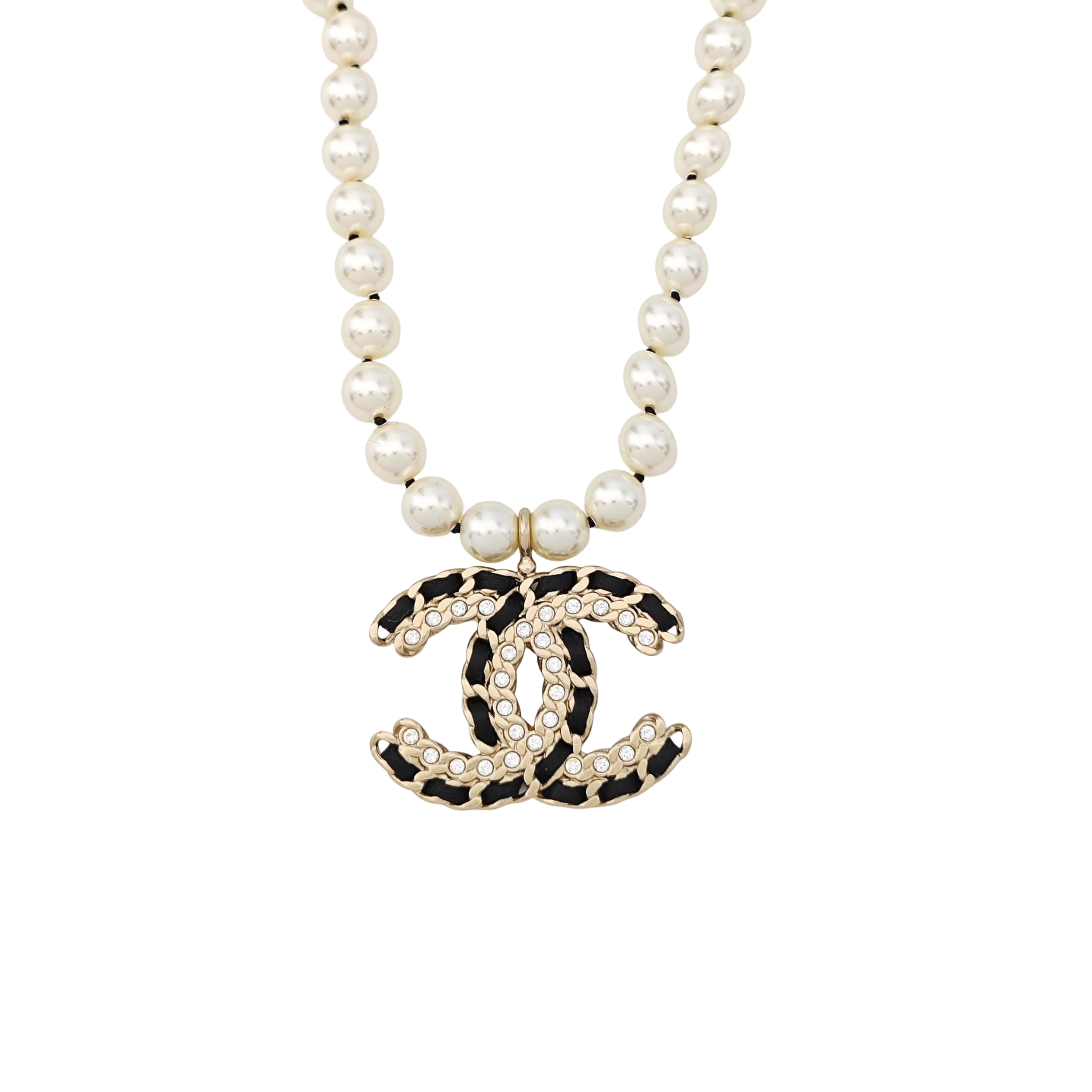 Faux Pearl White Necklace