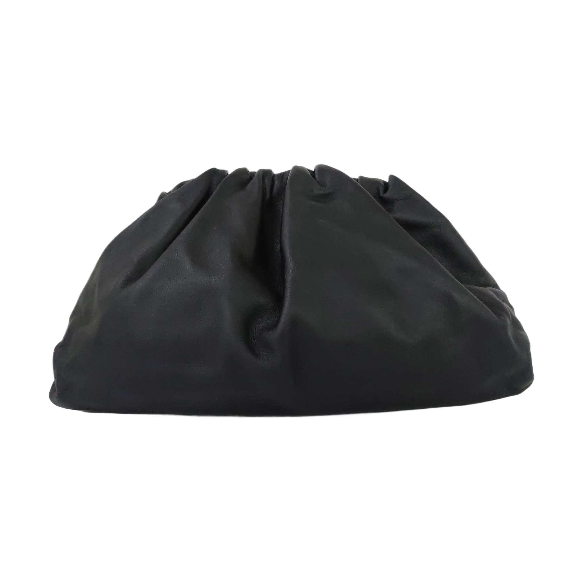 El estuche de piel de becerro negra