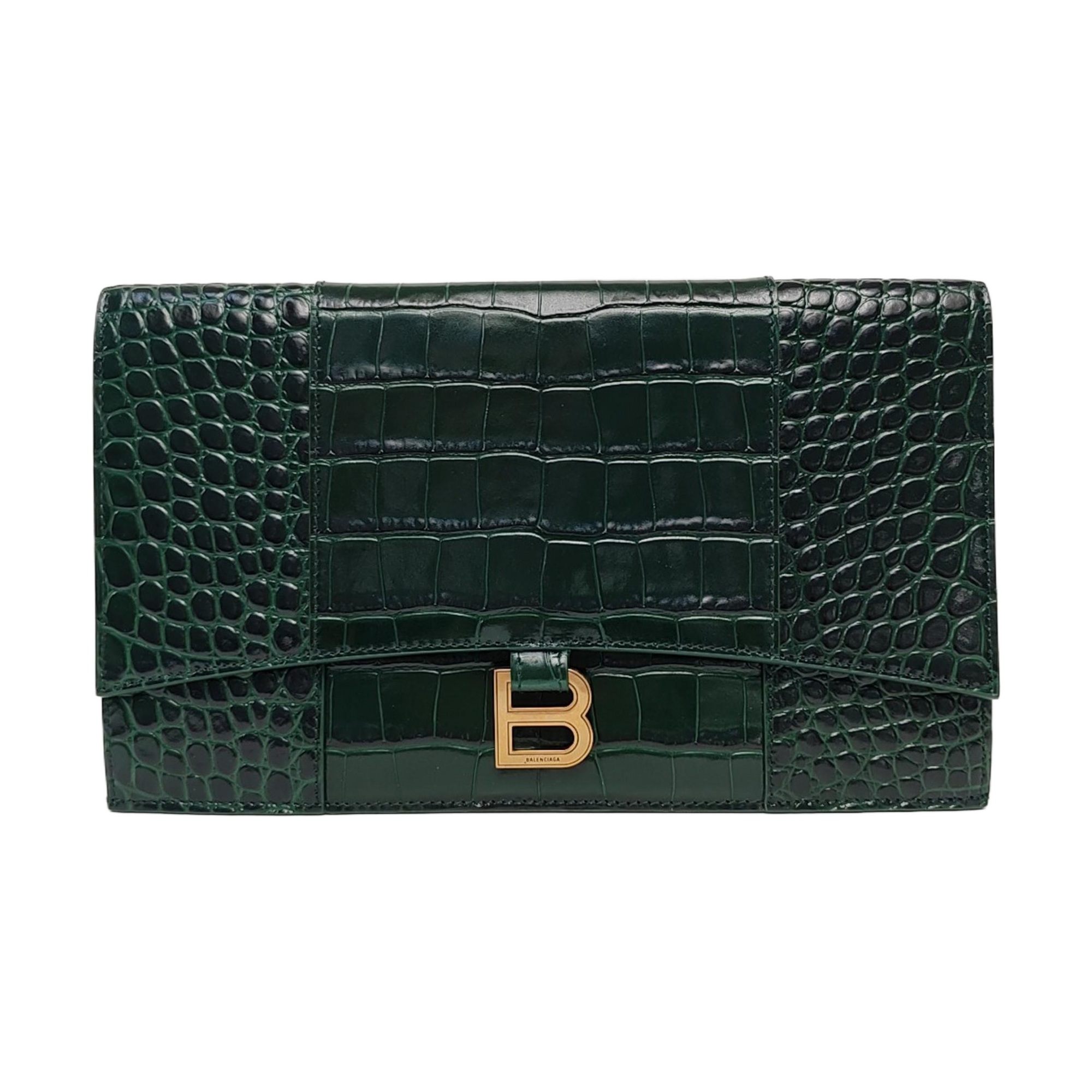Authenticated pre-owned  Hourglass Calfskin Green - Clutch at Looply
