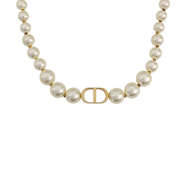 30 Montaigne Metal White Necklace