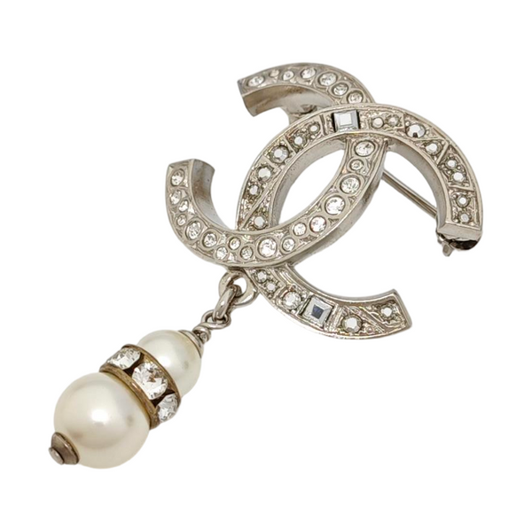 Broche de plata metálico