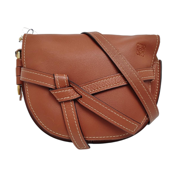 Gate de piel de ternera pequeña marrón