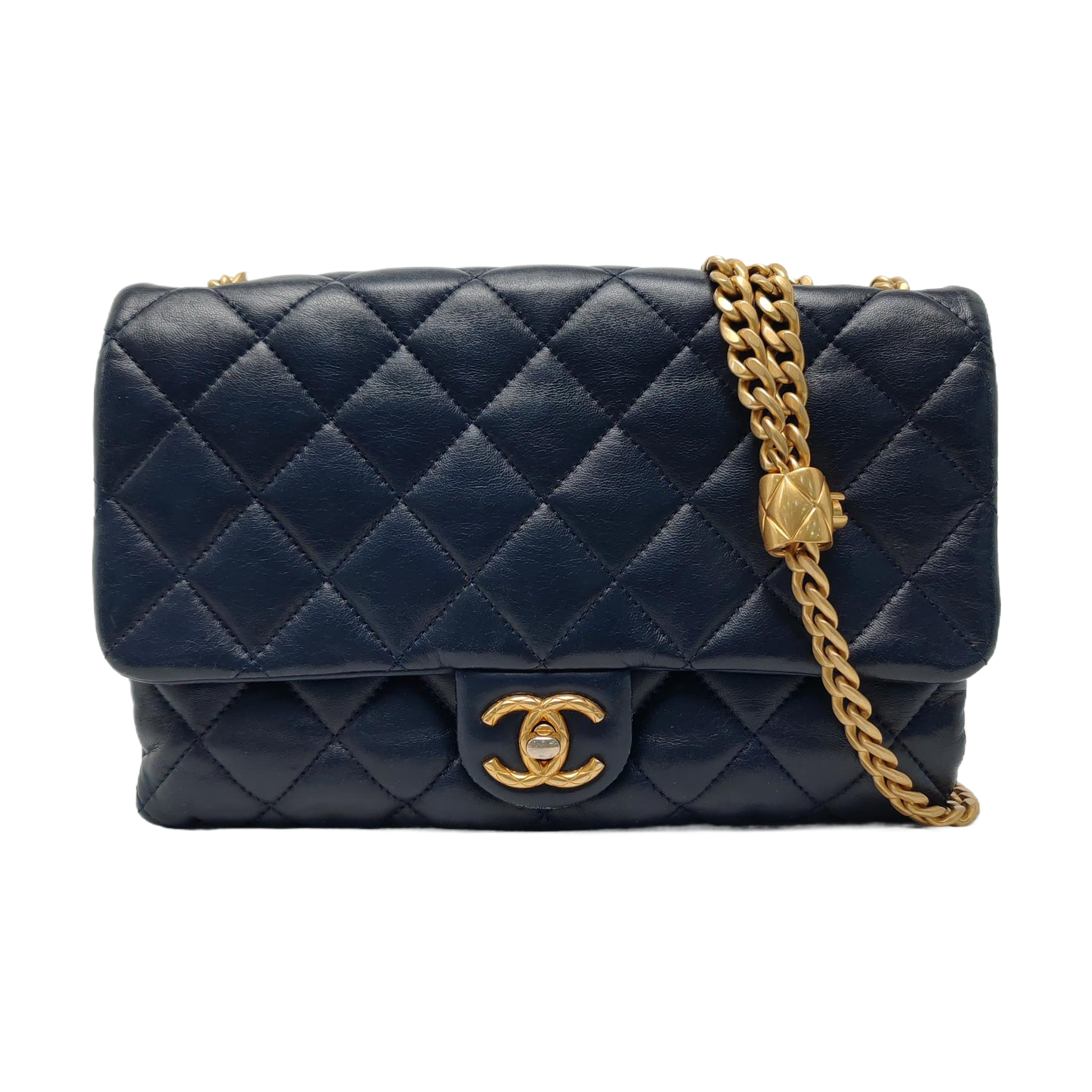 Authenticated pre-owned  CLASSIC FLAP Quilted Lambskin Blue - Crossbody Bag at Looply