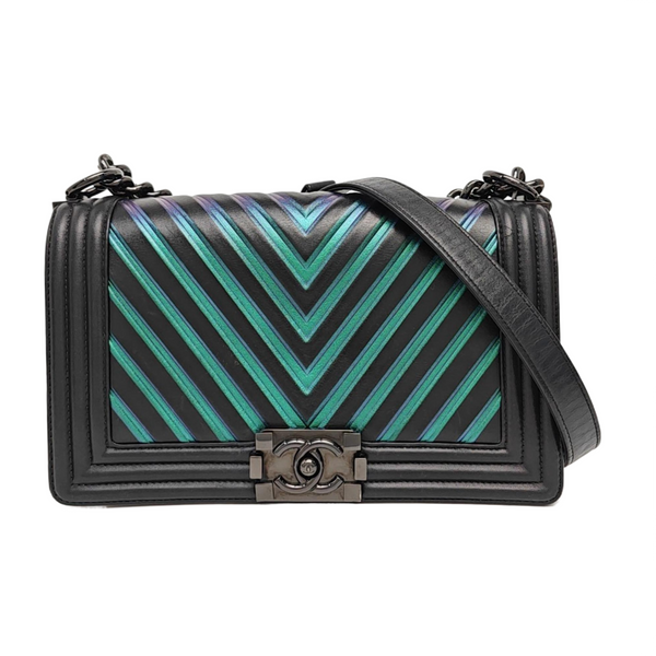 BOY CHANEL Medium Chevron Calfskin Black
