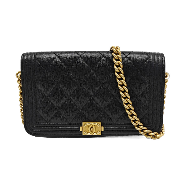 BOY CHANEL Piel de becerro graneada acolchada negra
