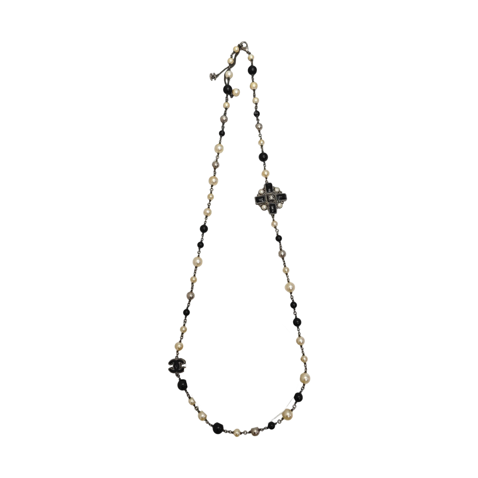 Faux Pearl White Necklace