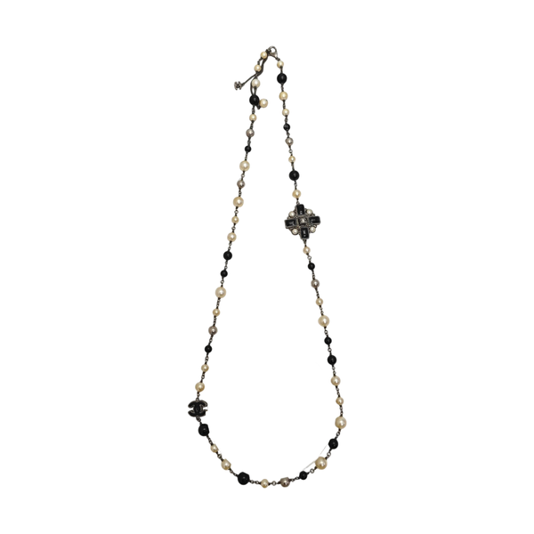 Faux Pearl White Necklace
