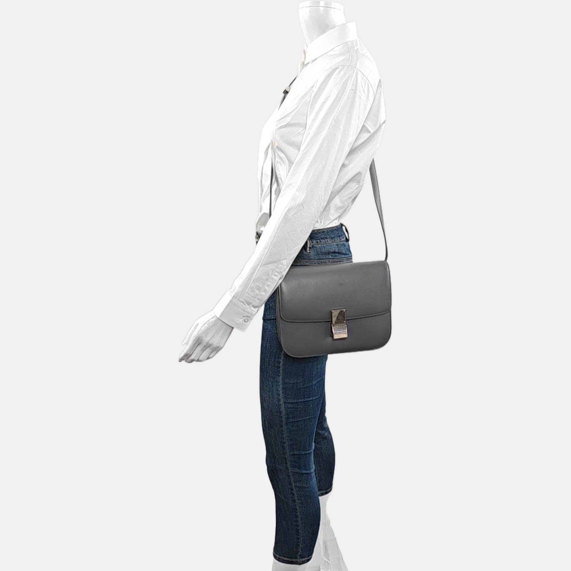 Authenticated pre-owned  CLASSIC BOX Medium Calfskin Gray - Shoulder Bag at Looply